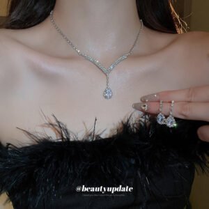 "Liquid Light of Waterdrop・Love Letter to Collarbone" Diamond-Inlaid V-Shaped Earrings & Necklace Set | Pulling Full of 小众 (Minority) Luxury Ambience